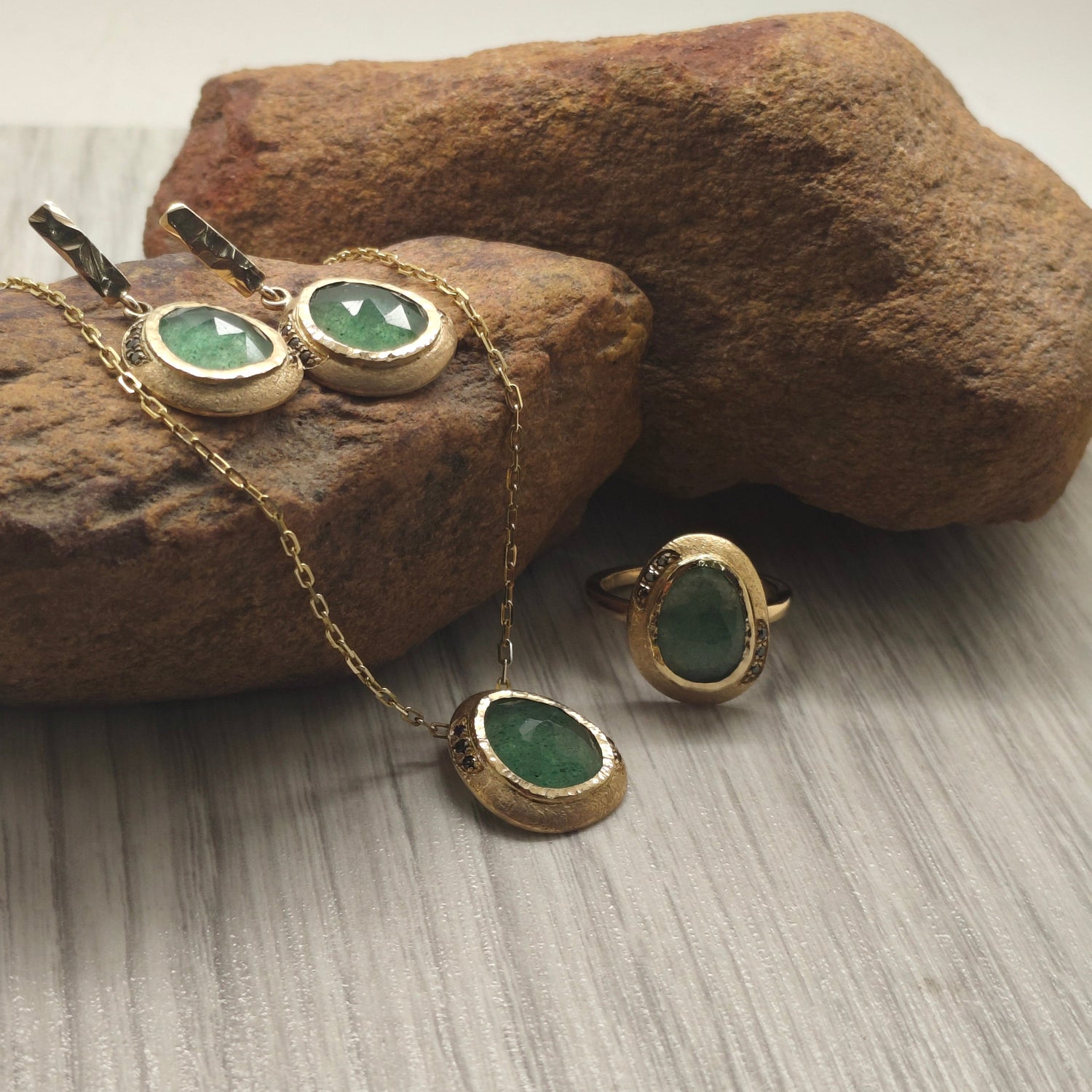 Adventurine & Textured Gold Jewellery Collection