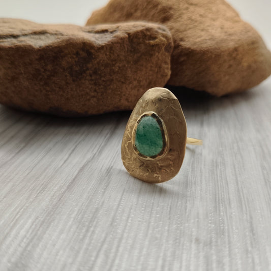 Bold Aventurine Statement Ring in Textured 9ct Gold